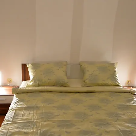 Flora Apartamento Pula